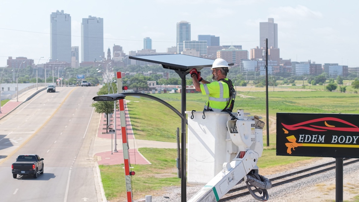 Fonroche Lighting Partners with City of Fort Worth to Install 3,400 Solar Streetlights