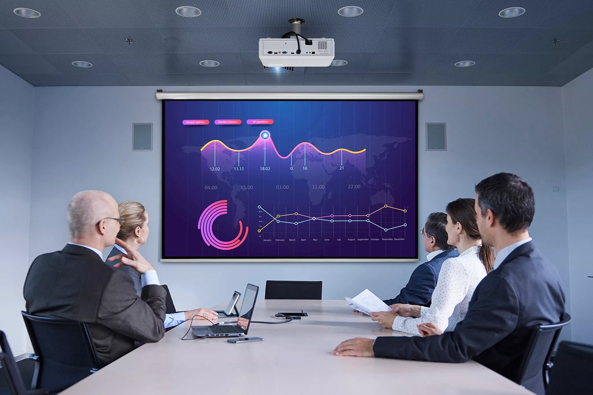 From a single source: ams OSRAM launches its first high-power multi-die laser package — and becomes an all-in-one supplier for projection applications