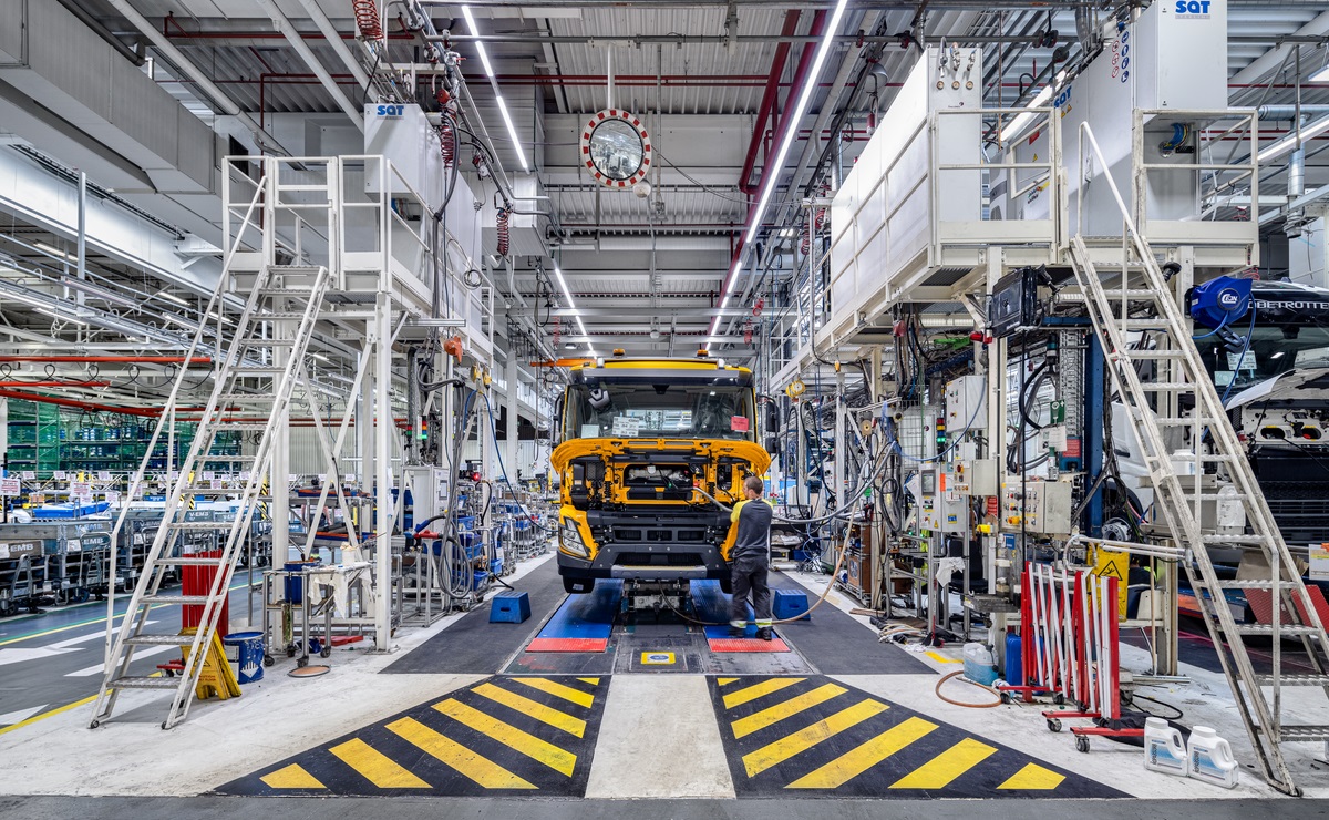 Volvo Group Trucks Uses Zumtobel tunableWhite to Improve Shift Workers' Wellbeing