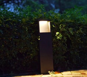 Low mounting height LED bollards with cutoff light