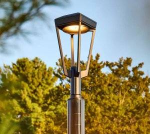 Solar-Powered Post Top Light with Integrated Lithium Battery, Multi-Channel MPPT Solar Controllers