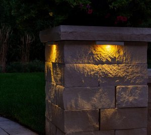 Low-Voltage Outdoor Hardscape Wall Light for Under Cap and Railing Installations