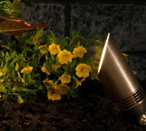 LED Uplight for Outdoor Midsized Landscape Lighting with Phase and PWM Dimmable Controls