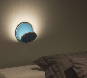 Dimmable Hardwired/Plug-In LED Wall Sconce with Rotating Head and Tap-Sensitive Control