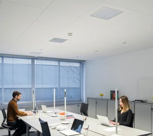 Architectural LED Recessed Ceiling Light with Anti-Glare Louvres for Commercial Office Interiors