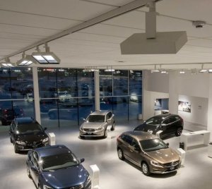 Flat-Profile LED Track Light with Interchangeable Spherolit Lenses for Gallery, Retail, and Hospitality Lighting