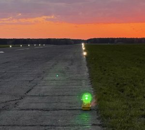 ICAO-Compliant Medium Intensity Portable Threshold Light for Temporary Airfields and Remote Runways