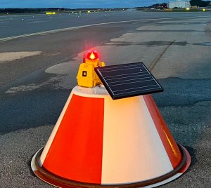 Wireless-Controlled Solar Aviation Obstruction Light with ICAO Type A Compliance