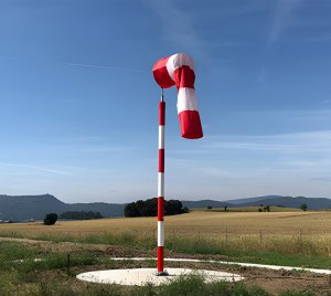 ICAO and FAA Compliant LED Wind Cone with Internally or Externally Lit Windsock for Airfield Safety