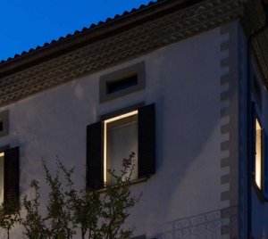Architectural Wall-Mounted LED Luminaire for Window Reveal and Arch Accent Lighting
