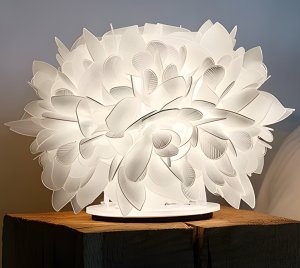 Nature Inspired Decorative Table Lamp with Handcrafted Organic Leaf Design for Modern Interiors