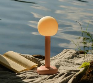 Portable Battery-Powered Outdoor Table Lamp with Smart Sunset Dimming and Adjustable Color Temperature