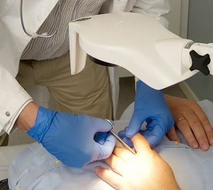 High CRI Medical Examination Light with Frictionless Arm Movement and Push Button Color Control