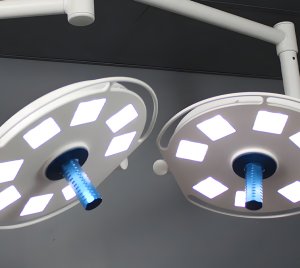 Dual Ceiling Mounted Operating Room Light with Five-Step Touch Dimming Control and Smooth Multi-Axis Rotation