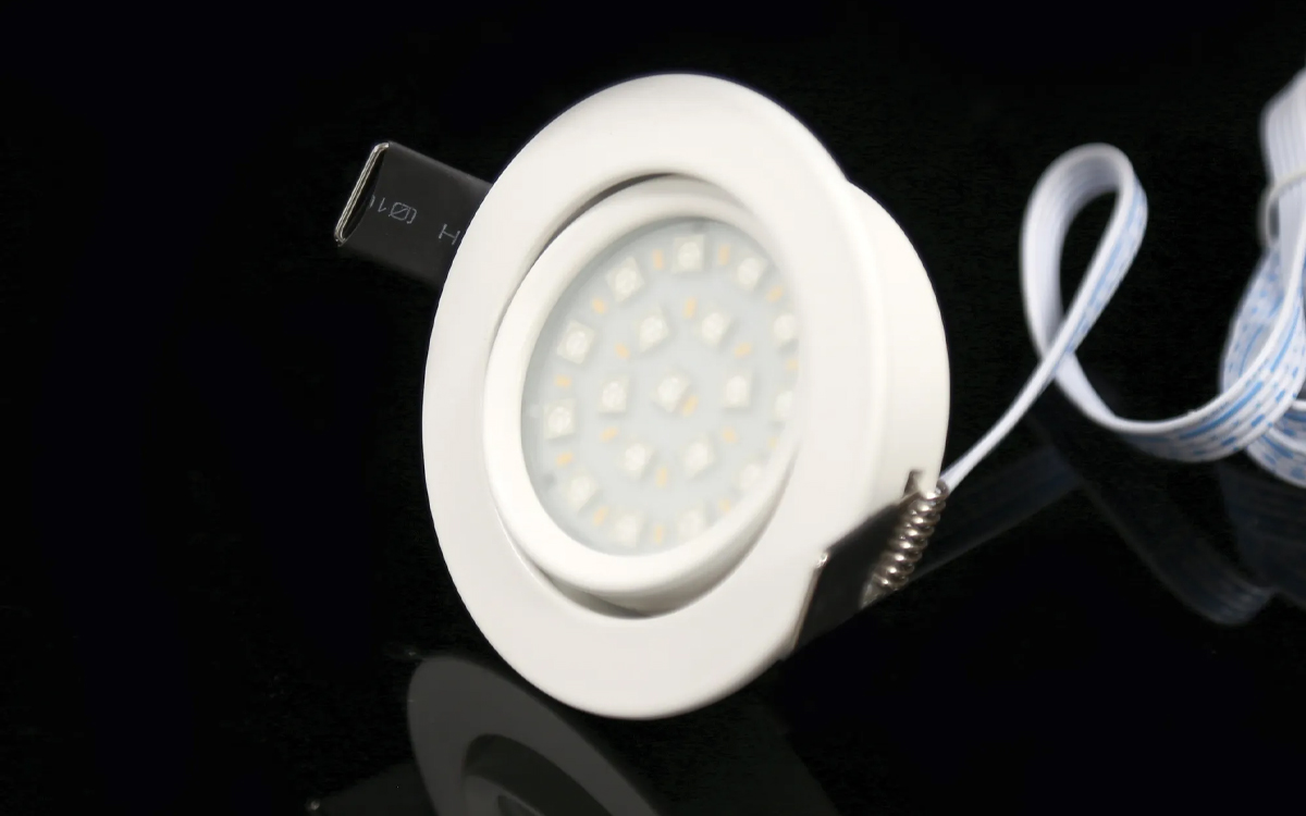 4000K Swivel LED Puck Light with High CRI 90+ for Retail Displays, Display Cabinets, and Accent Downlighting