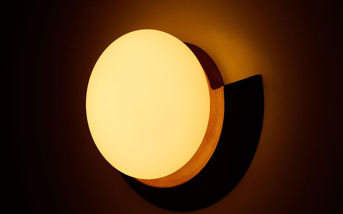 ADA Compliant Dimmable Wall Sconce with TRIAC, Forward Phase, and 0–10V Control Options for Residential and Commercial Spaces