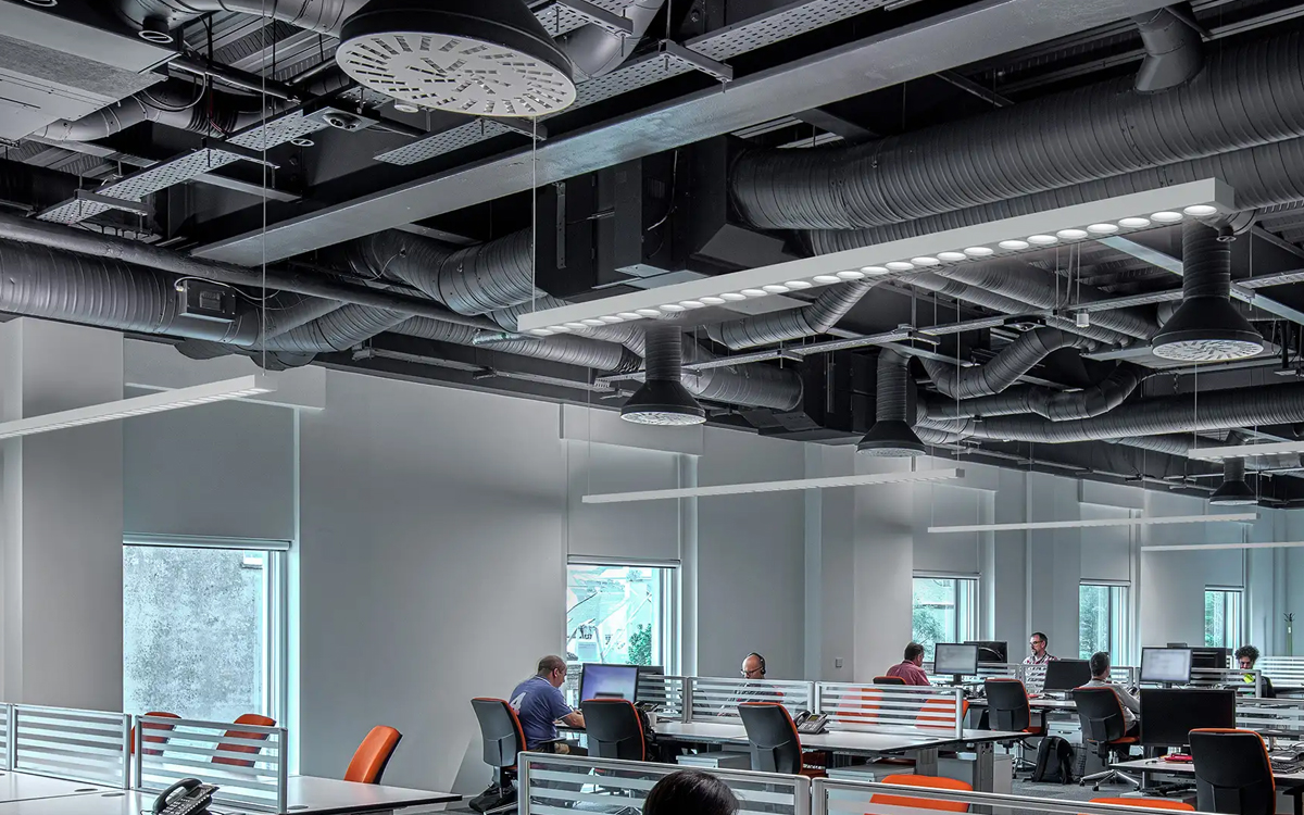 Architectural Linear LED Pendant Light with High CRI and 3-Step Dimming Control