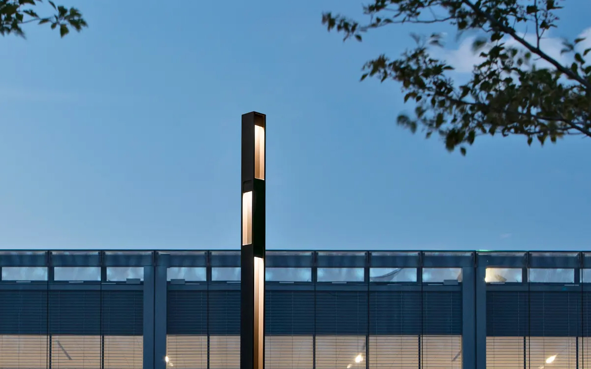 Architectural Outdoor LED Column Light with Minimalist I-Beam Design, Replaceable LED Cartridges, Configurable Heights