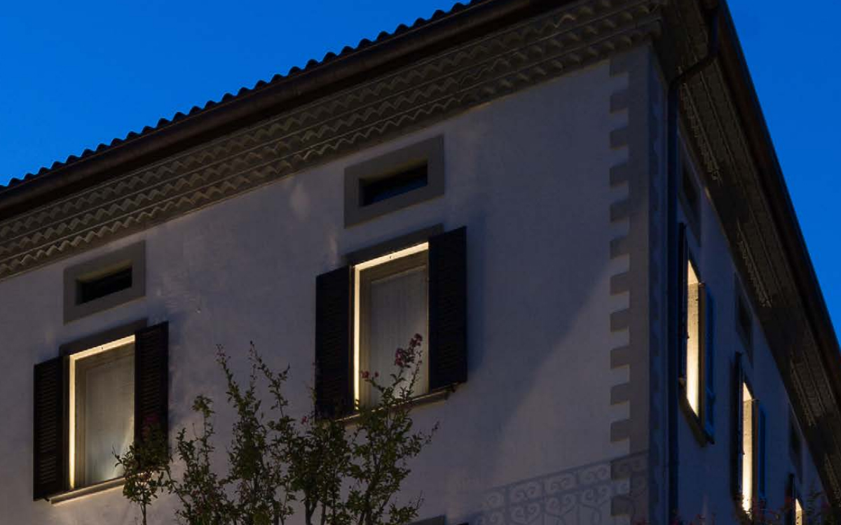 Architectural Wall-Mounted LED Luminaire for Window Reveal and Arch Accent Lighting