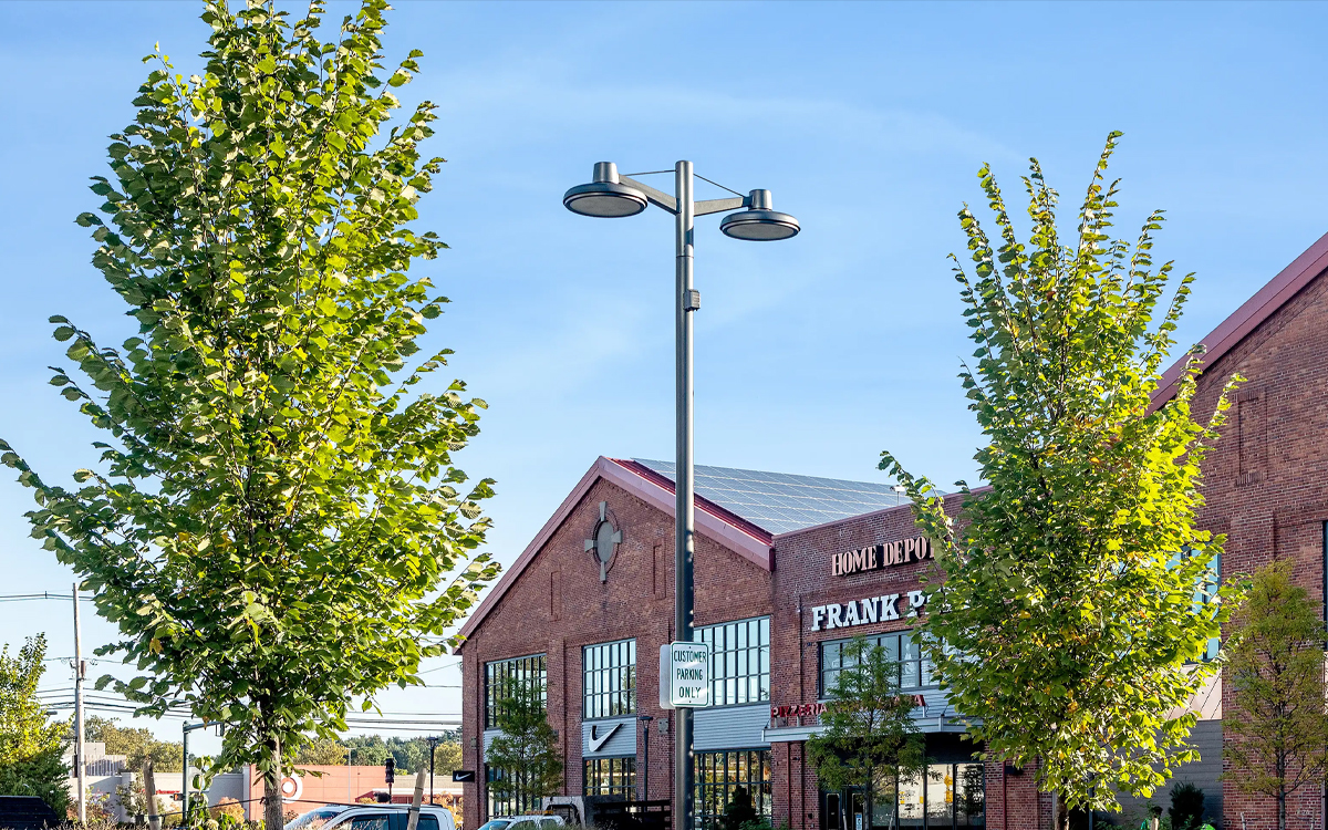 Arm Mount LED Fixture for Urban Streetscapes, Pedestrian Pathways, and Commercial Area Lighting