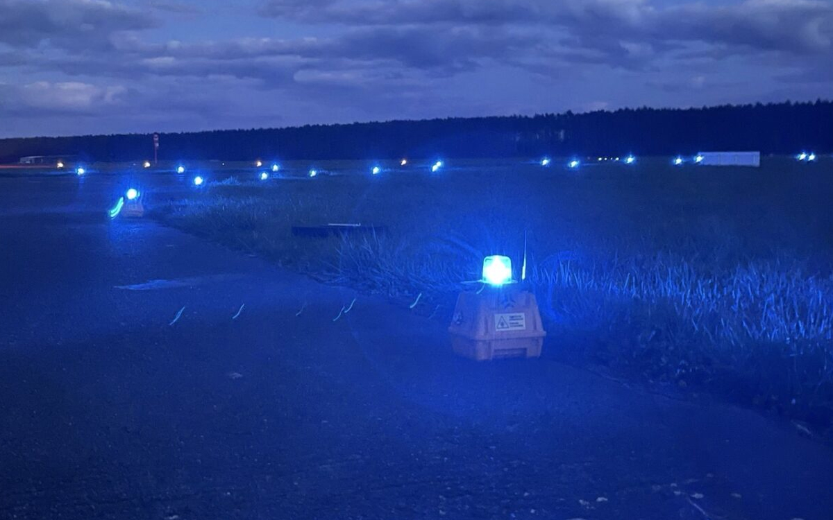 Battery-Powered Portable Taxiway and Runway Edge Lights for Emergency and Military Operations