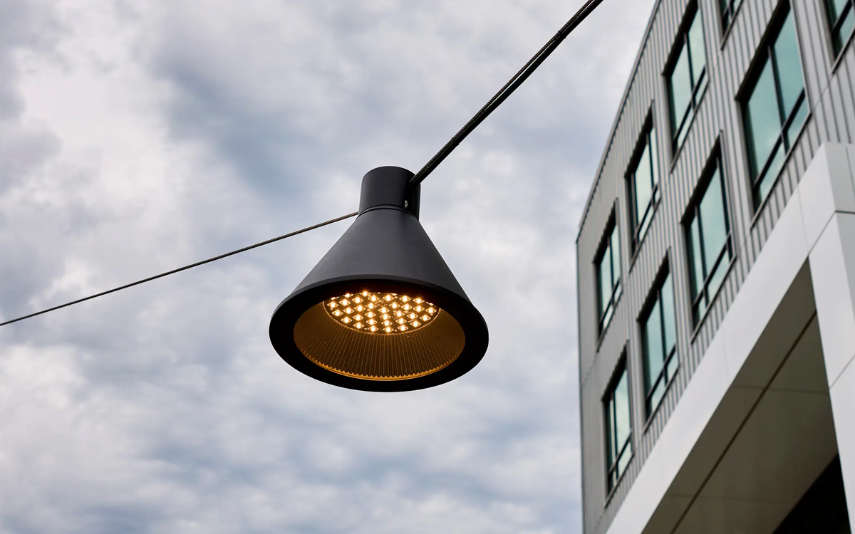 Catenary Wire-Suspended LED Street Light for Urban Walkways and Alleys