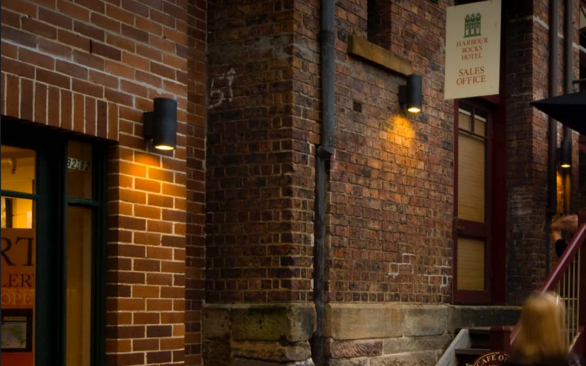 Circular LED Wall Light for Entrances, Facades, and Architectural Accent Lighting