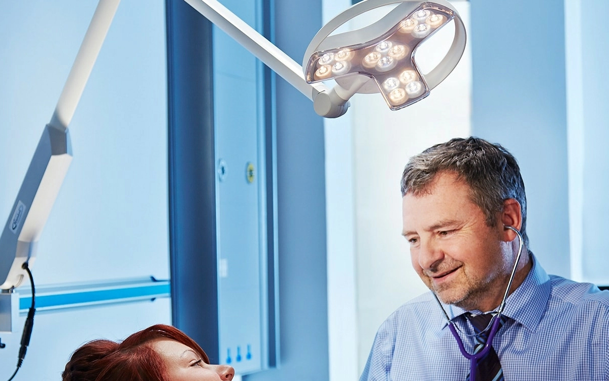 Color-Corrected LED Medical Exam Light with High Color Accuracy for ENT and Gynecology Applications