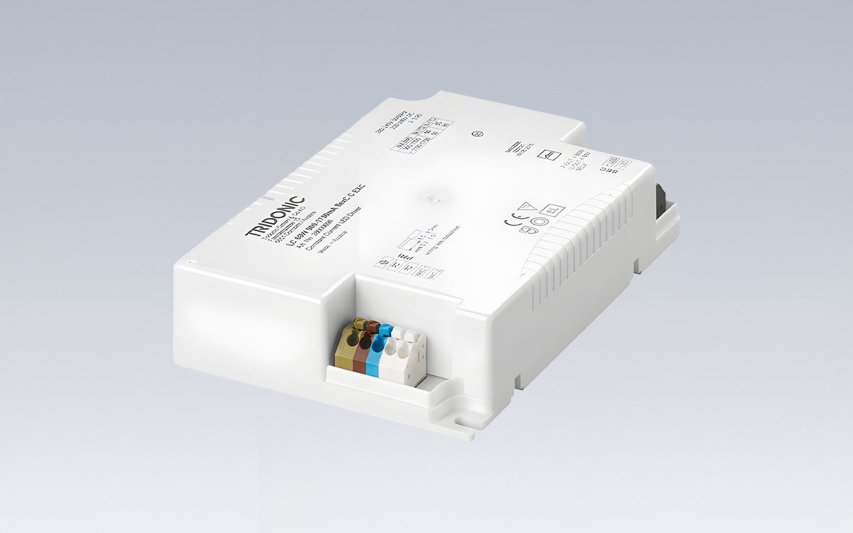 Constant Current LED Driver with Push-Terminal Wiring and Flexible Ready2Mains Configuration for Retail Downlights and Spotlights