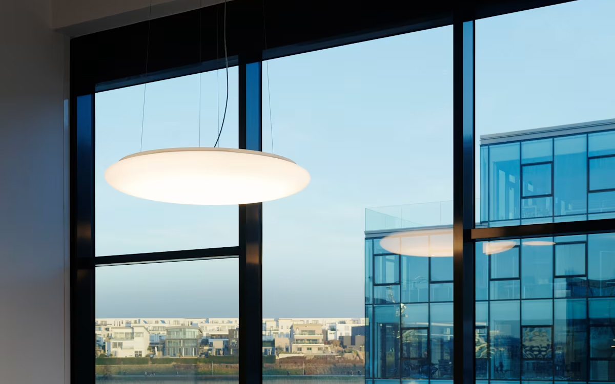 DALI-Controllable Large Pendant Lighting Fixtures with High CRI for Interior Design