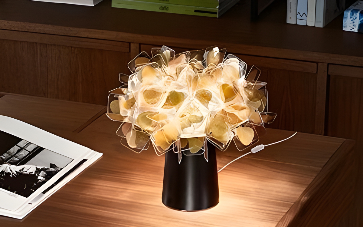 Decorative Table Lamp in Gold and White with Cloud-Inspired Design and Soft Morning Light Effect