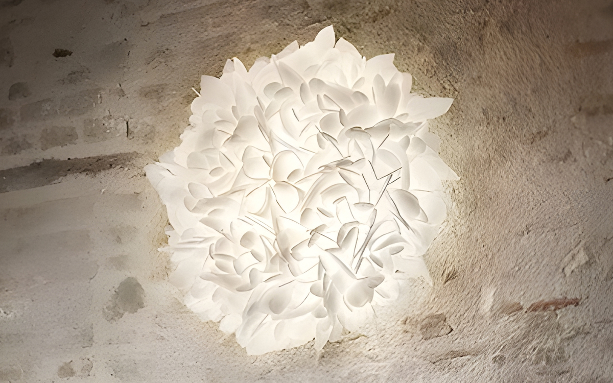 Decorative Wall Lamp with Handcrafted Bends and Folds for Unique Interior Lighting