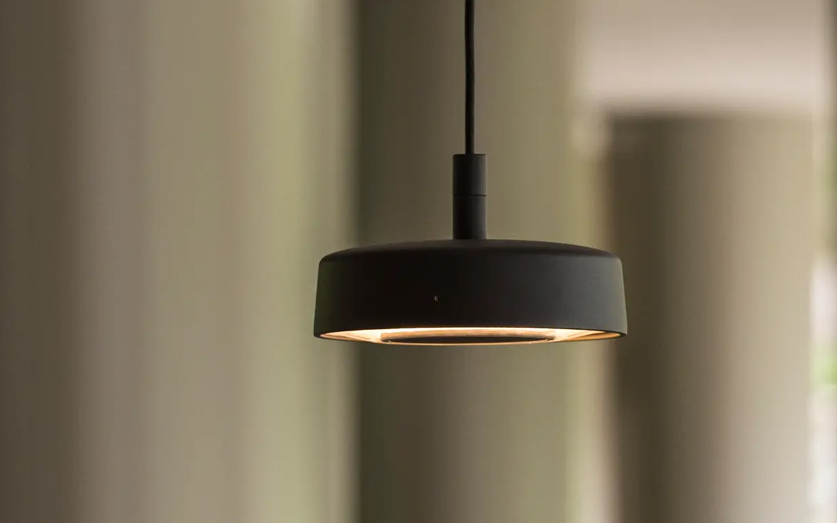 Dimmable Architectural LED Pendant Light with Lambertian Distribution