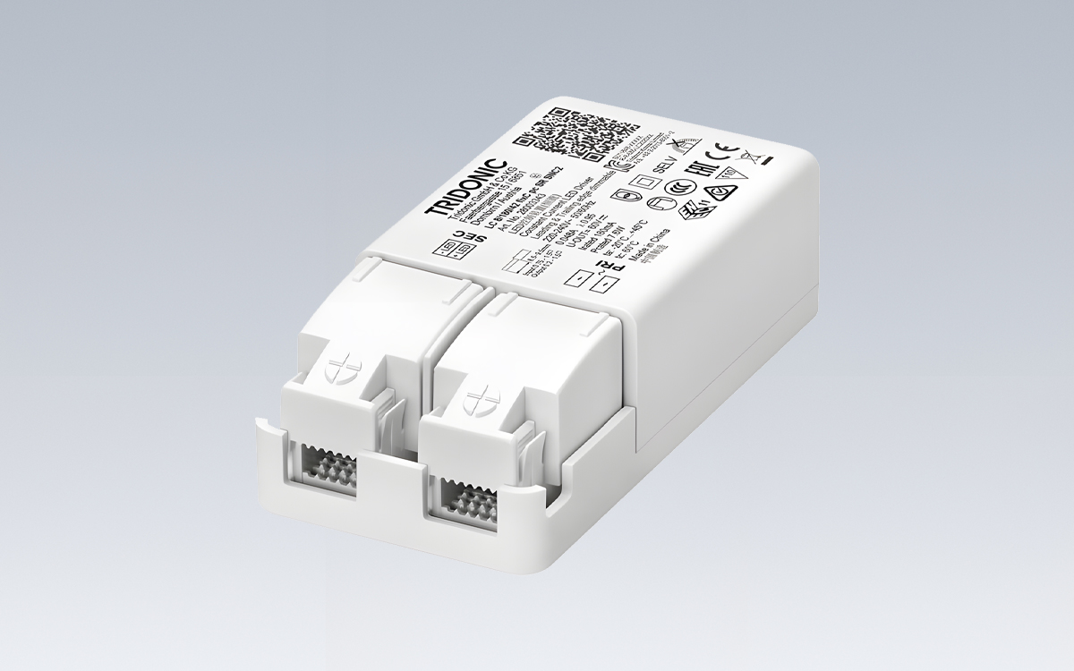 Dimmable Constant Current LED Driver with Trailing Edge and Leading Edge Phase Dimmers