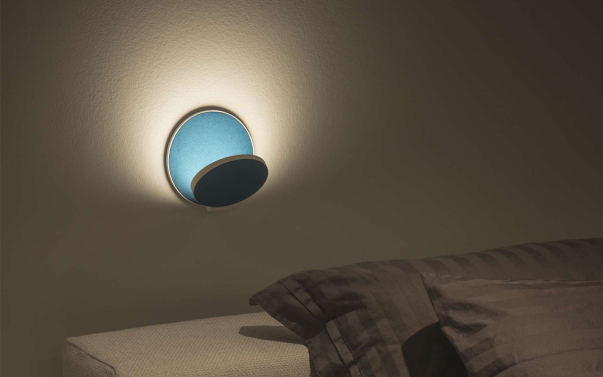 Dimmable Hardwired/Plug-In LED Wall Sconce with Rotating Head and Tap-Sensitive Control
