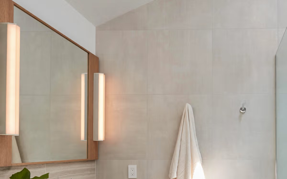 Dimmable LED Bathroom Vanity Light with High Color Rendering, ADA Compliance, and Damp Location Rating