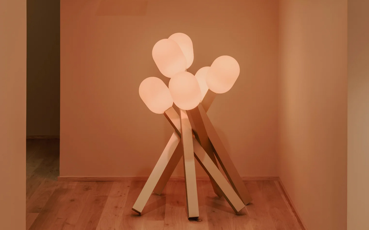Fireplace-Inspired Floor Lamp with Golden to Sunset Orange Dimmable LED Lighting