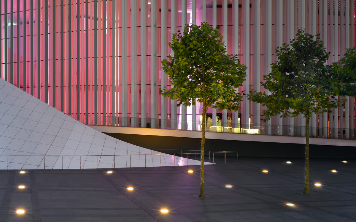 Heavy-Duty Square In-Ground LED Luminaire with RGBW and DALI Control for Architectural Outdoor Lighting