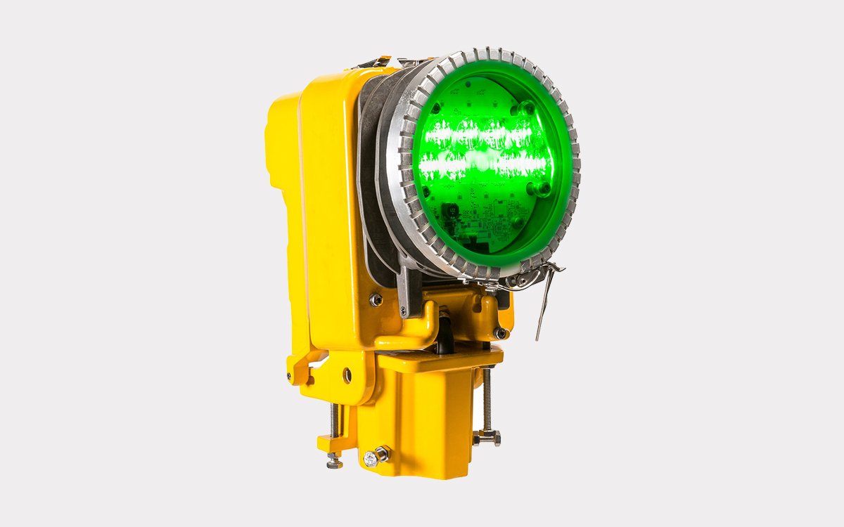 High-Intensity Unidirectional LED Wing Bar Light for Runway Threshold Applications