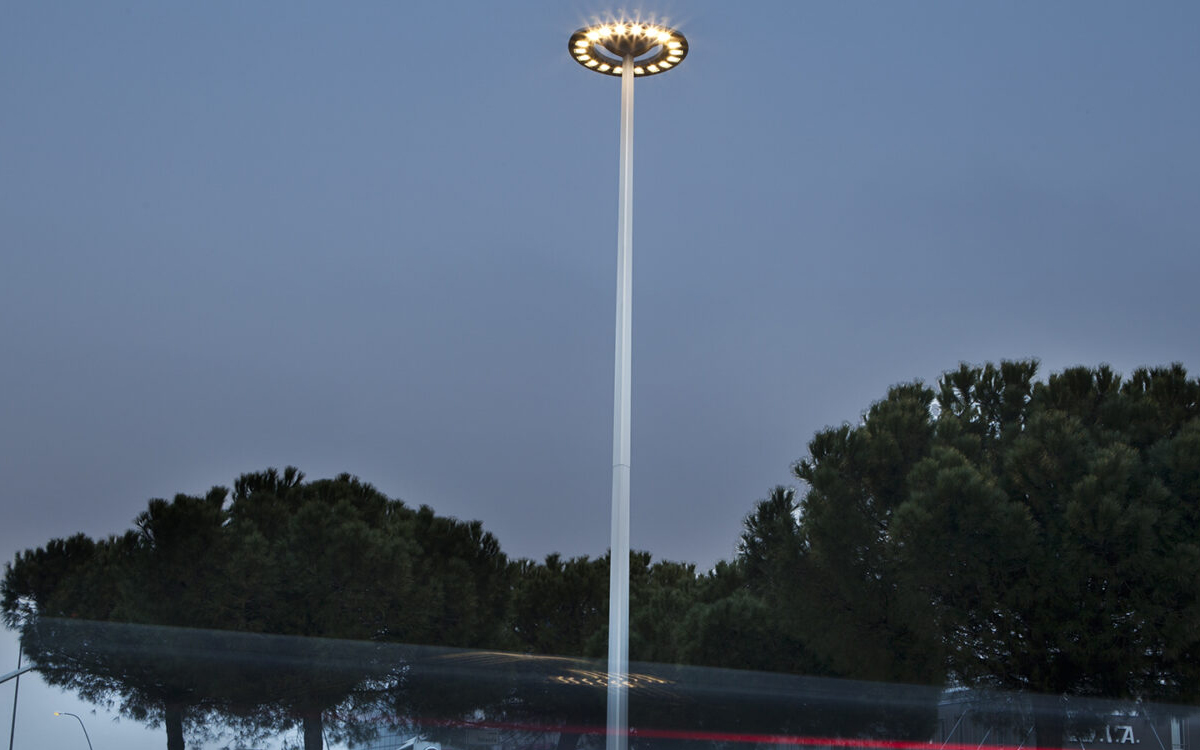 High Mast Light with Modular LED System and Smart Control Options for Roundabouts, Car Parks and Pedestrian Plazas