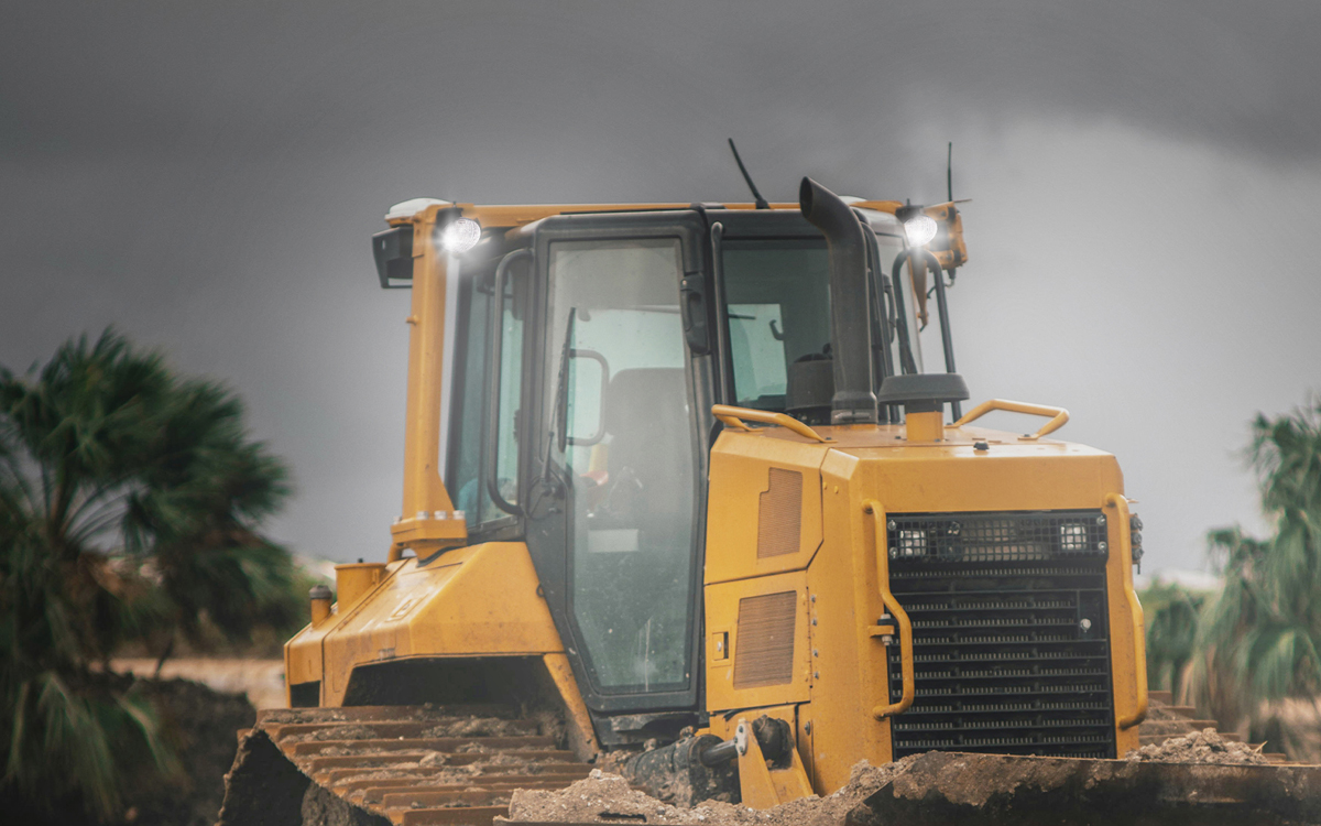 High-Output Compact LED Work Light for Industrial Vehicles and Construction Equipment