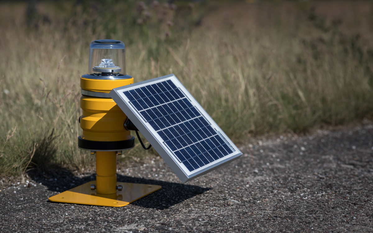 ICAO Type A Low Intensity Solar Obstruction Light for Remote Airport and Wind Turbine Marking