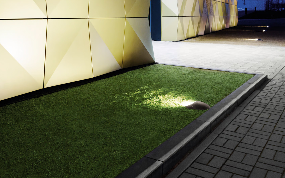 In-Ground Wall Wash Floodlight for Vertical Structure and Building Façade Lighting