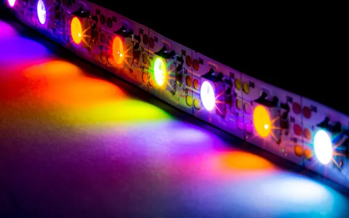 Individually Addressable RGBA LED Strip with WS2814 IC for Color Mixing, Gradient Animation, and Dynamic Fades