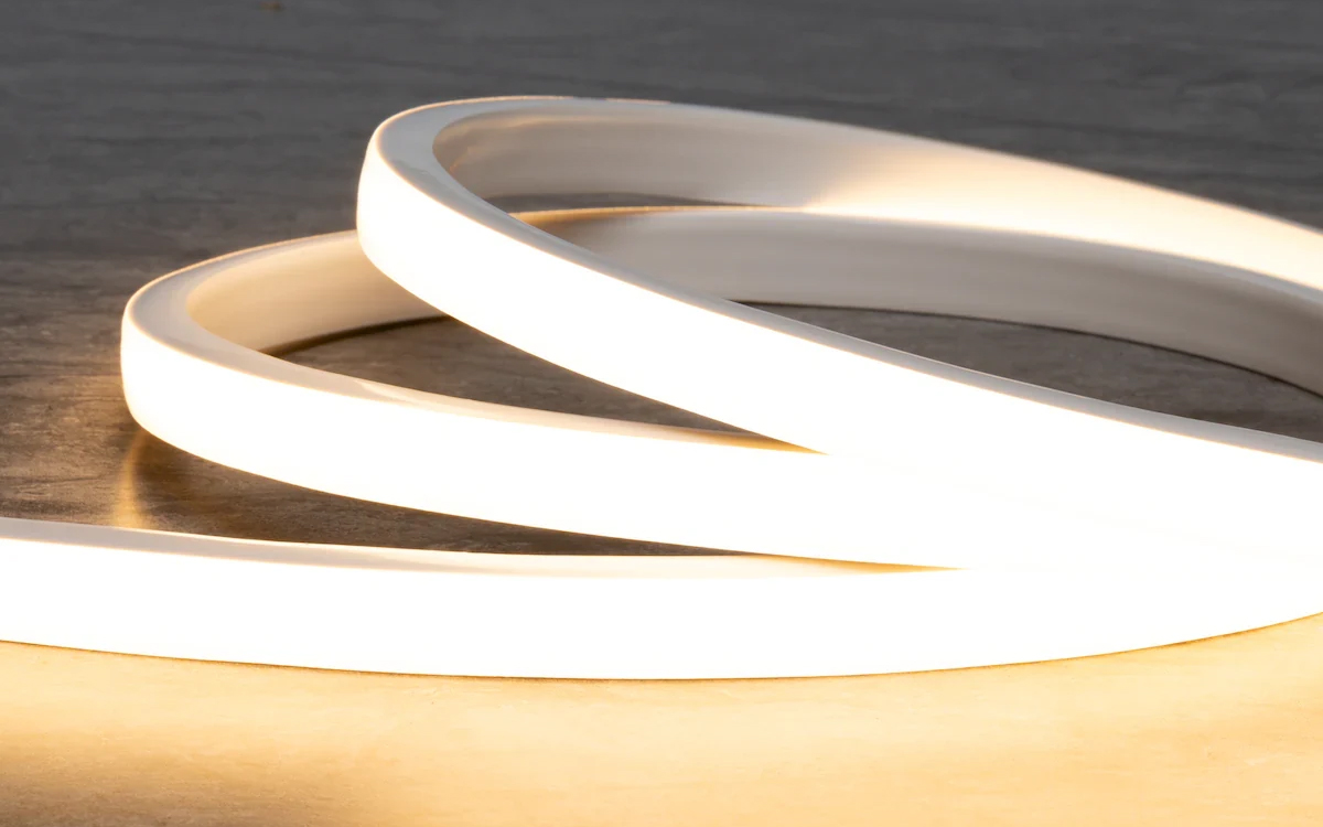 IP68 RGB LED Neon Strip Light for Underwater Pool and Fountain Lighting Installations