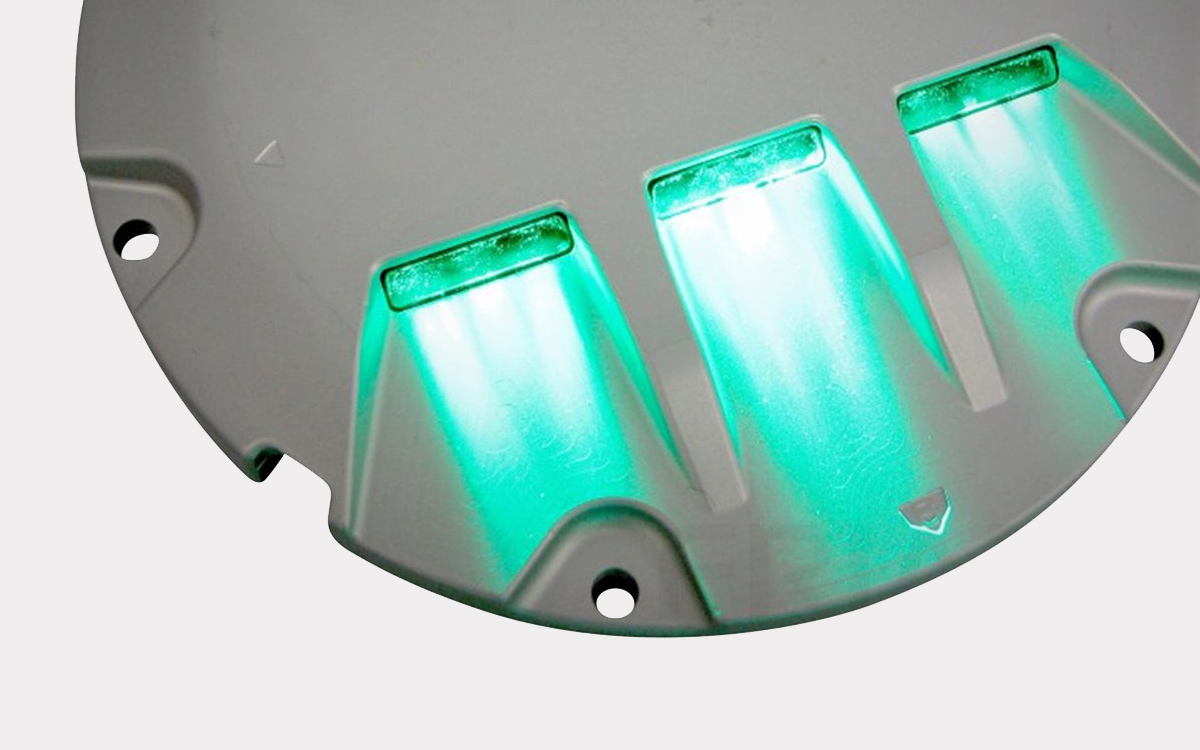 LED Airfield Threshold and Wingbar Lights for Commercial and Military Runways