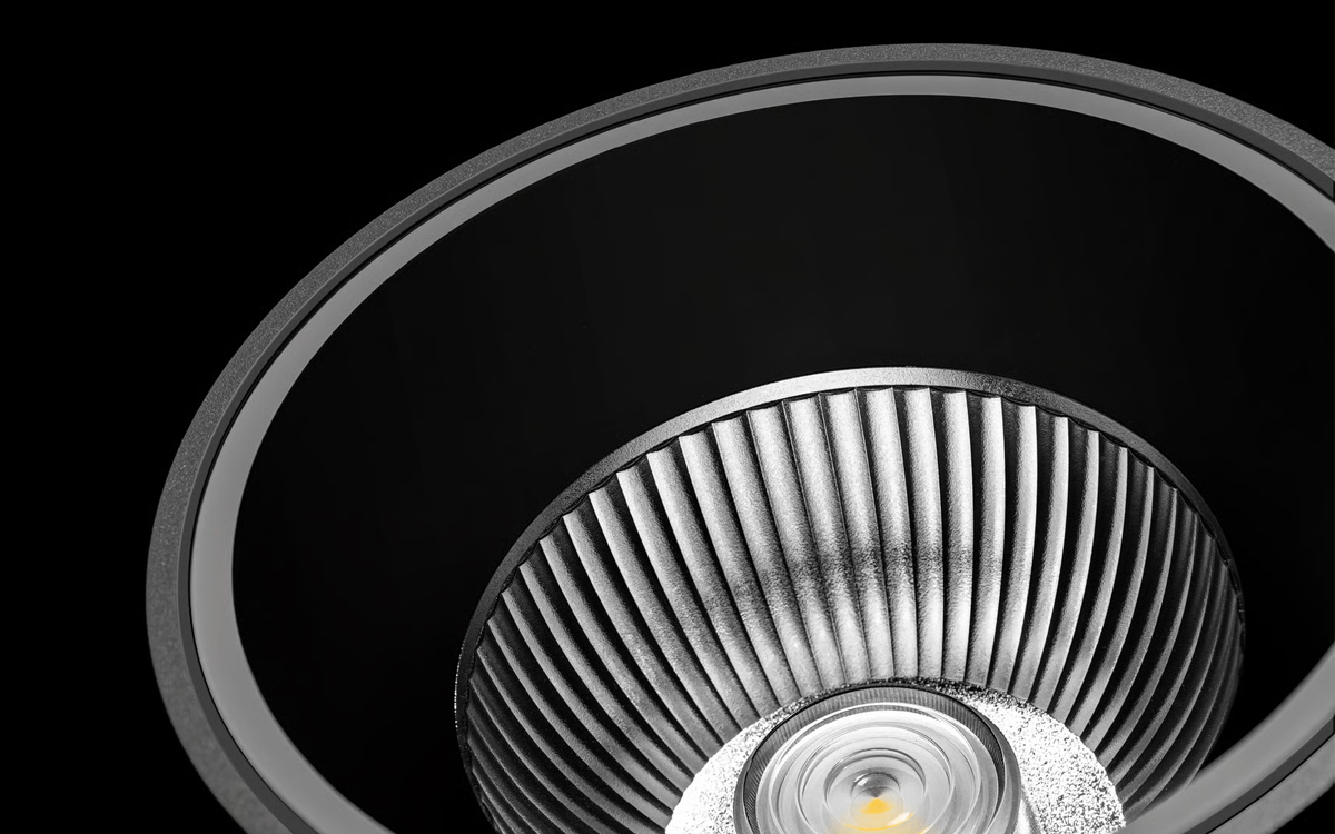 LED Floodlight with DALI Tunable White and RGBW Color Control for Architectural and Landscape Lighting