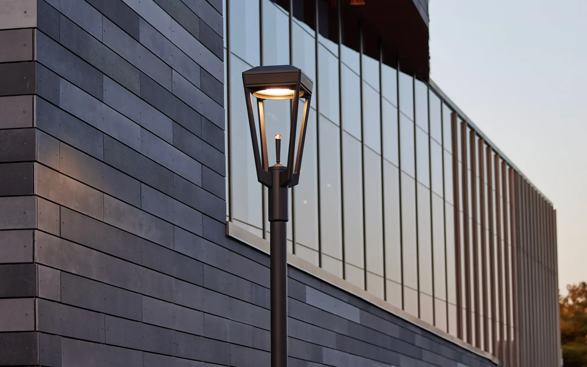 LED Post Top Light for Historic Downtown and Pedestrian Pathways