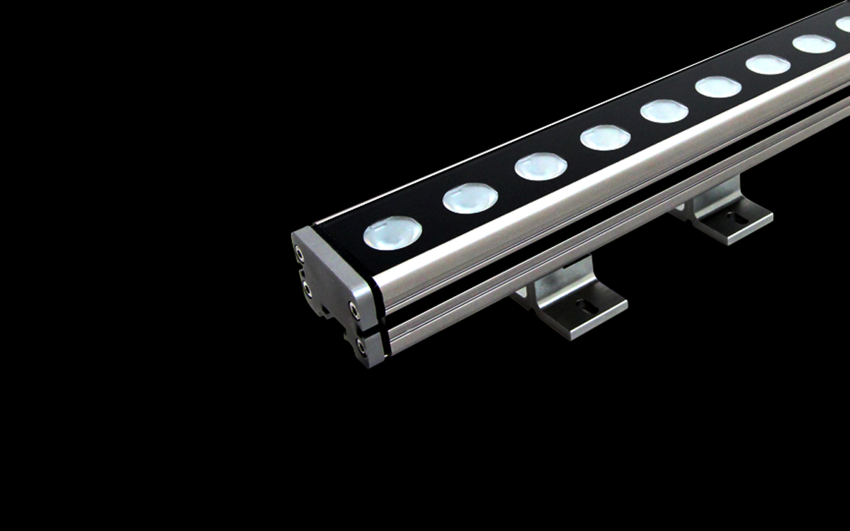 Linear Architectural Wall Washer/Grazer for Exterior Facades and Landscape Lighting