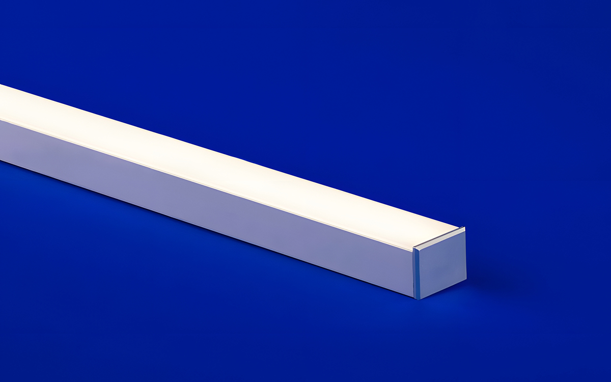Linear LED Light Fixtures with Extruded Aluminum Housing and Integrated Metal Endcaps for Sleek Design